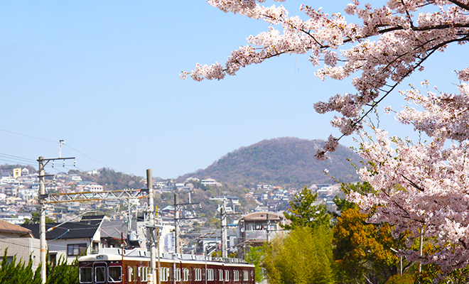 西宮 甲山と桜の風景